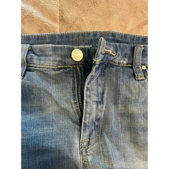 Gray Saks Fifth Avenue Jorts Size 29 Baby Shorts Lace Frayed Hem Jean Denim - Picture 10 of 12